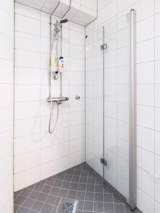 Cozy Roomy Studio Flat Next To Tram Stop @ Kallio 赫尔辛基 外观 照片