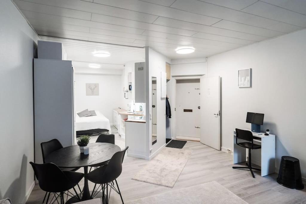 Cozy Roomy Studio Flat Next To Tram Stop @ Kallio 赫尔辛基 外观 照片