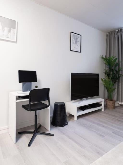 Cozy Roomy Studio Flat Next To Tram Stop @ Kallio 赫尔辛基 外观 照片