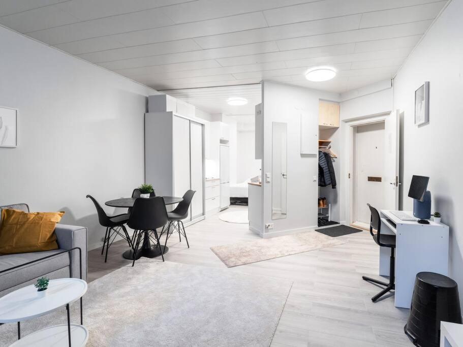Cozy Roomy Studio Flat Next To Tram Stop @ Kallio 赫尔辛基 外观 照片