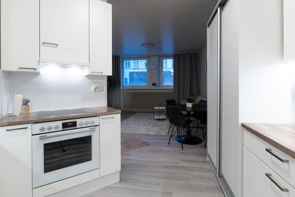 Cozy Roomy Studio Flat Next To Tram Stop @ Kallio 赫尔辛基 外观 照片