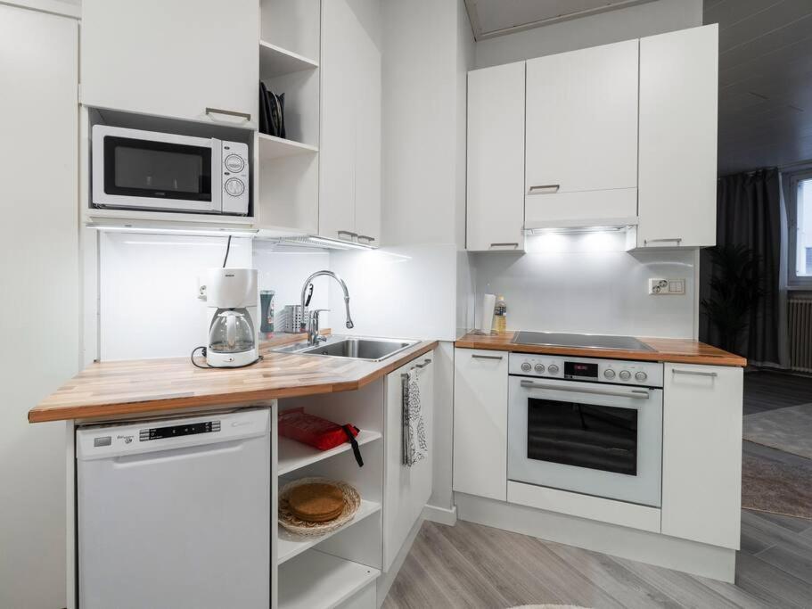 Cozy Roomy Studio Flat Next To Tram Stop @ Kallio 赫尔辛基 外观 照片